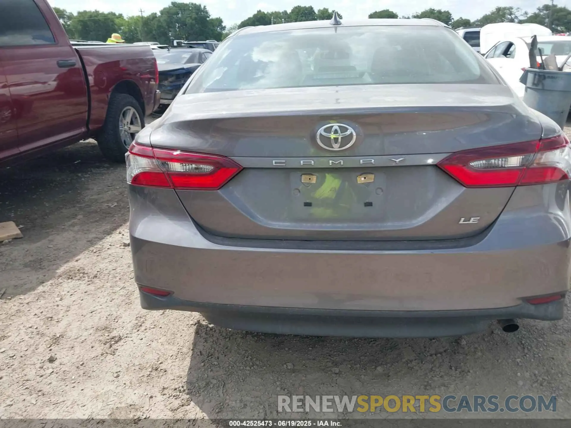 16 Photograph of a damaged car 4T1C11AK0NU711192 TOYOTA CAMRY 2022