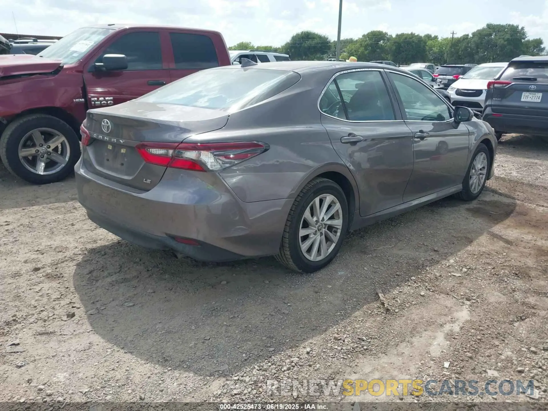 4 Photograph of a damaged car 4T1C11AK0NU711192 TOYOTA CAMRY 2022