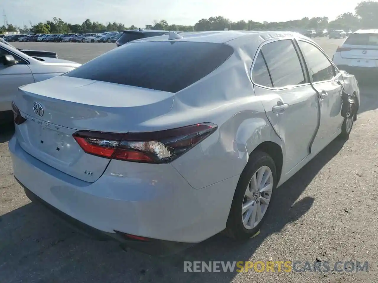 4 Photograph of a damaged car 4T1C11AK1NU040034 TOYOTA CAMRY 2022