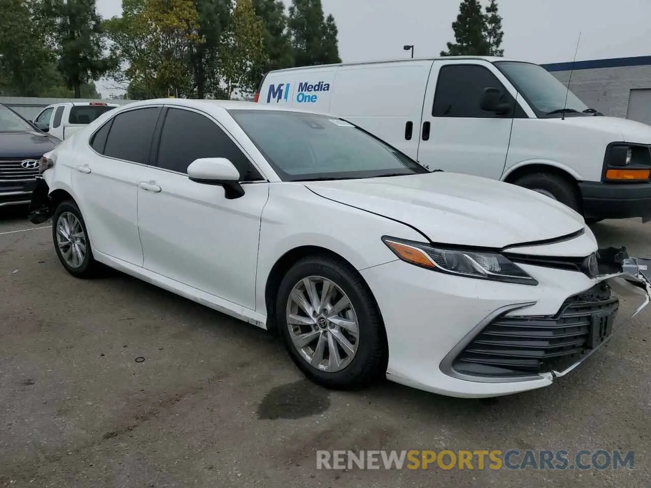 4 Photograph of a damaged car 4T1C11AK1NU072384 TOYOTA CAMRY 2022