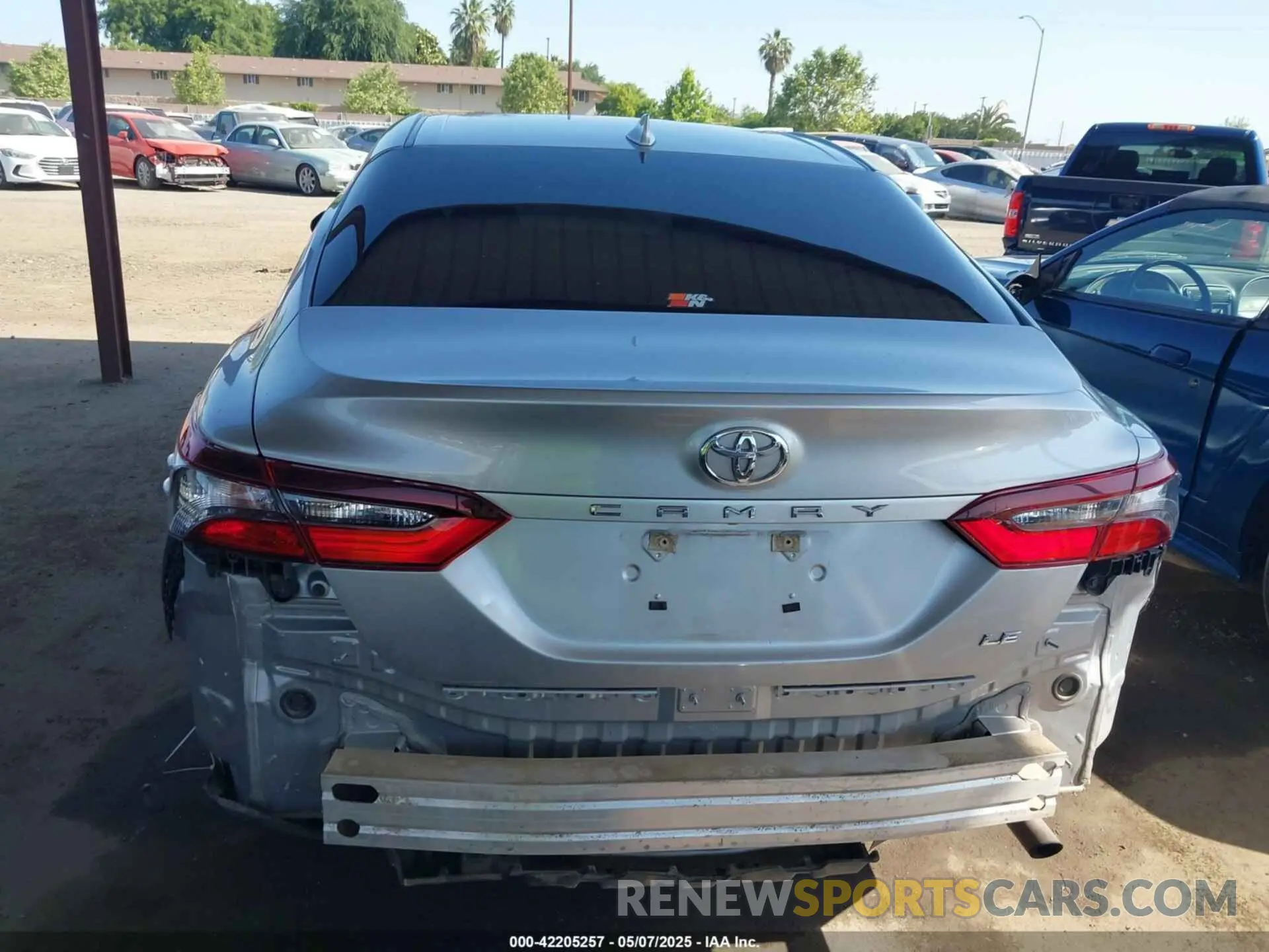 17 Photograph of a damaged car 4T1C11AK1NU621288 TOYOTA CAMRY 2022