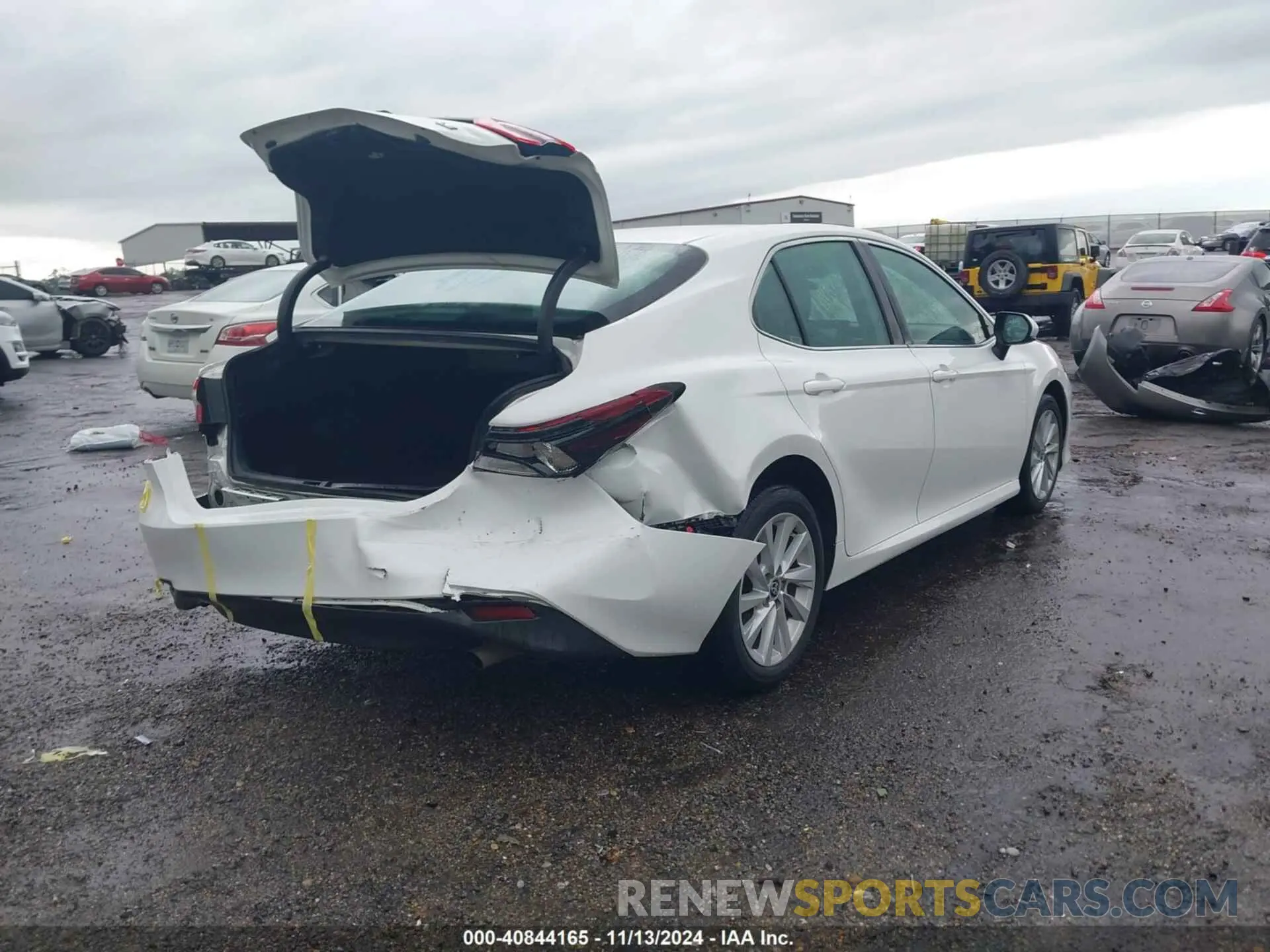 4 Photograph of a damaged car 4T1C11AK1NU636969 TOYOTA CAMRY 2022