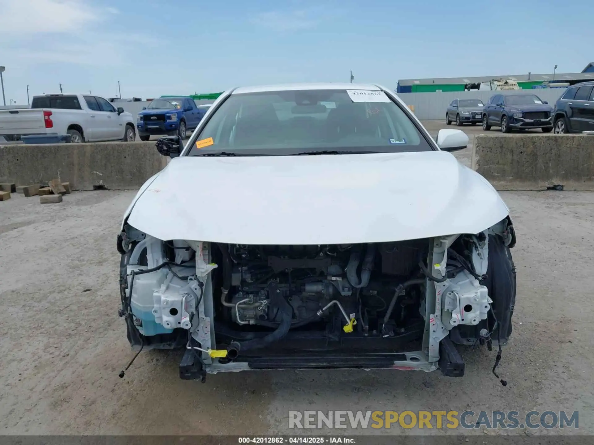 13 Photograph of a damaged car 4T1C11AK1NU665694 TOYOTA CAMRY 2022