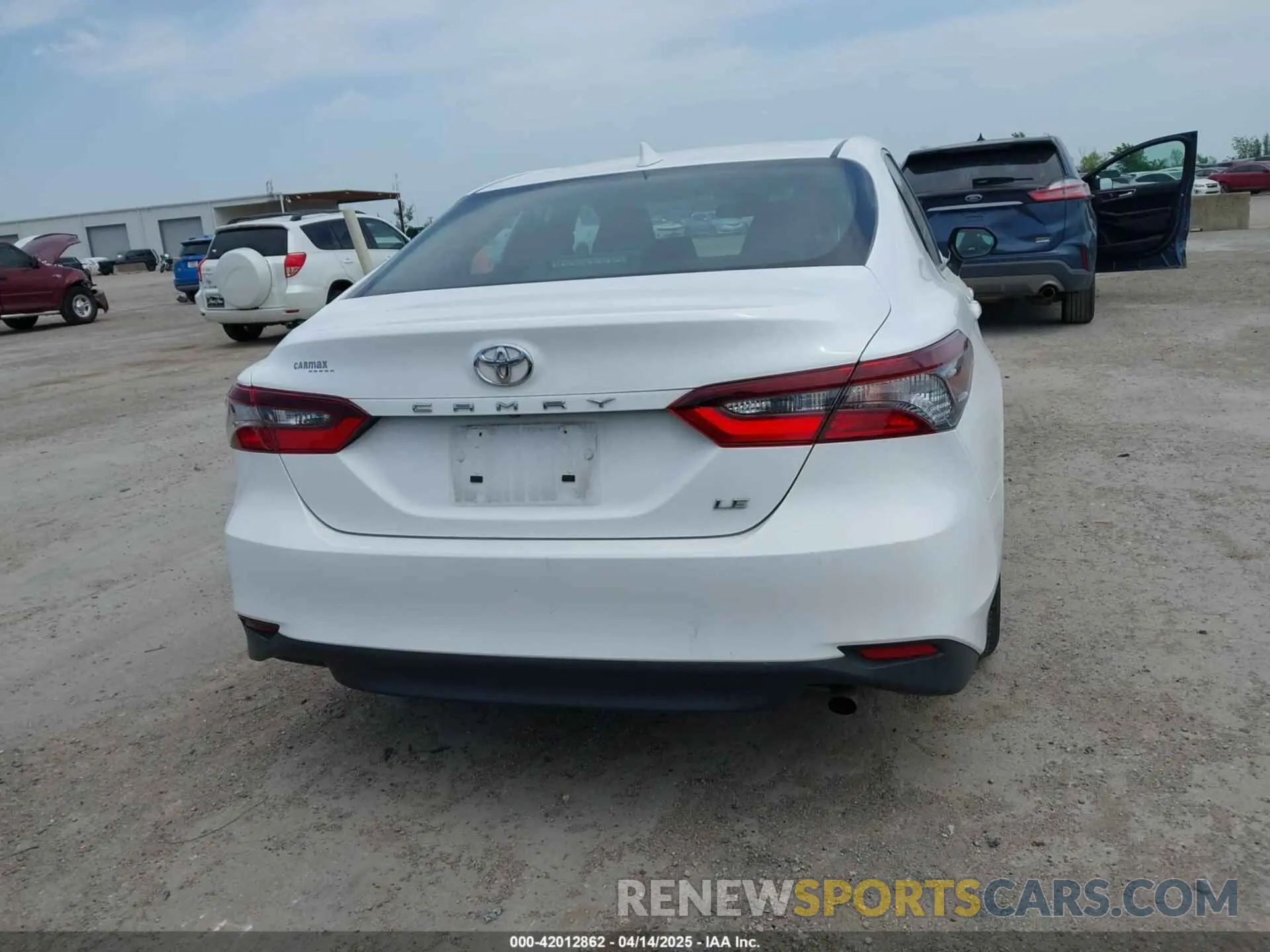17 Photograph of a damaged car 4T1C11AK1NU665694 TOYOTA CAMRY 2022