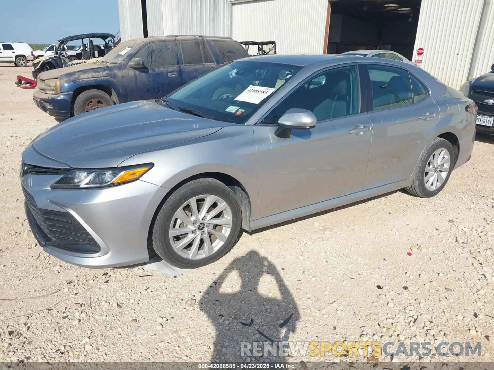 2 Photograph of a damaged car 4T1C11AK1NU697349 TOYOTA CAMRY 2022