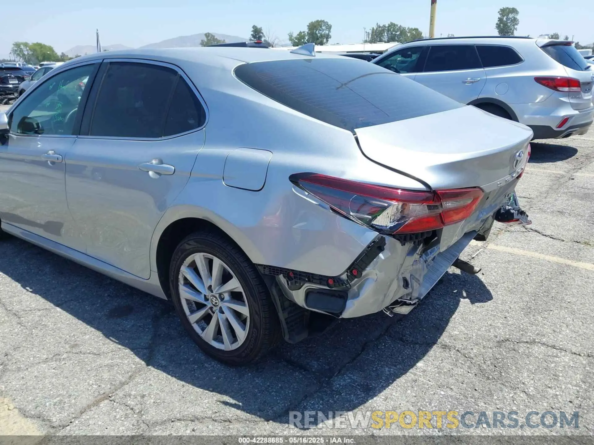 18 Photograph of a damaged car 4T1C11AK1NU707569 TOYOTA CAMRY 2022