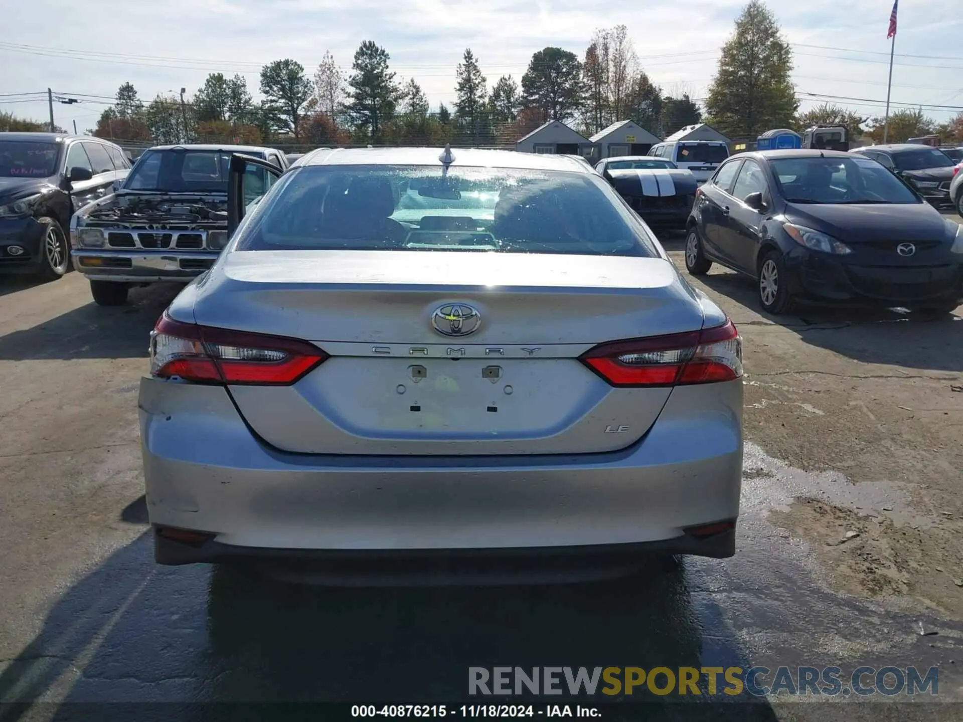 17 Photograph of a damaged car 4T1C11AK2NU617475 TOYOTA CAMRY 2022