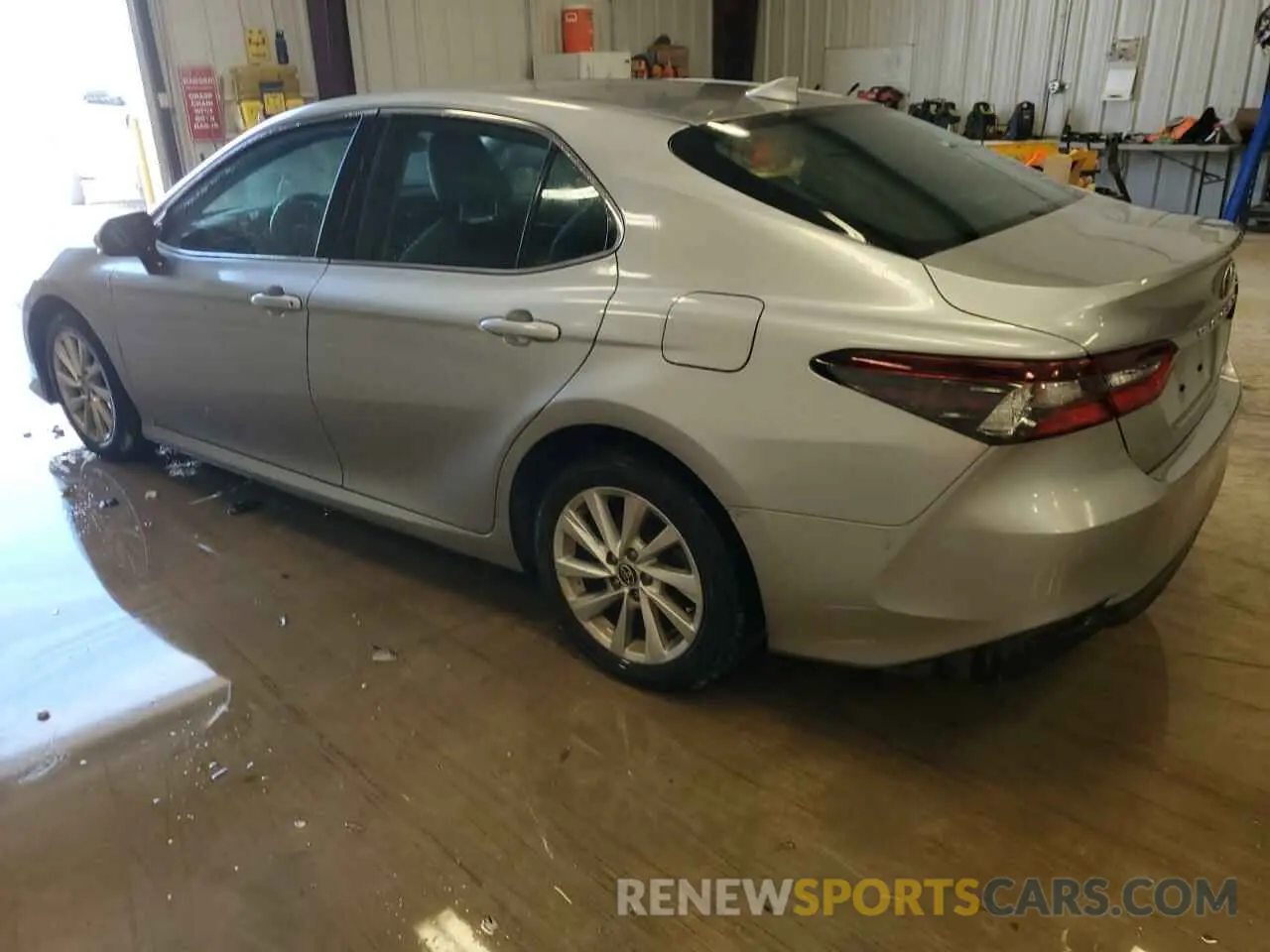 2 Photograph of a damaged car 4T1C11AK2NU627410 TOYOTA CAMRY 2022