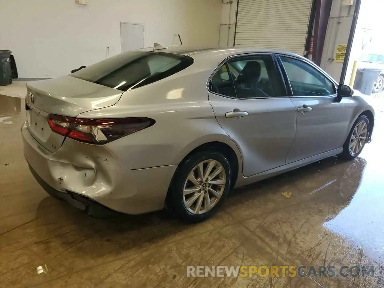 3 Photograph of a damaged car 4T1C11AK2NU627410 TOYOTA CAMRY 2022