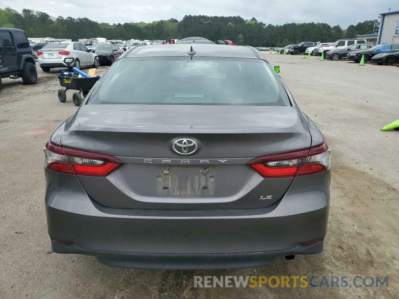 6 Photograph of a damaged car 4T1C11AK2NU629321 TOYOTA CAMRY 2022