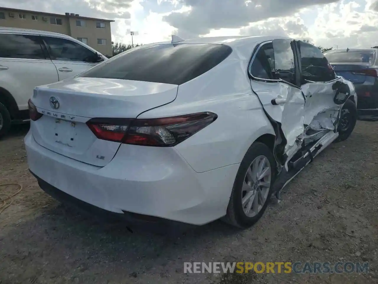 4 Photograph of a damaged car 4T1C11AK2NU681922 TOYOTA CAMRY 2022