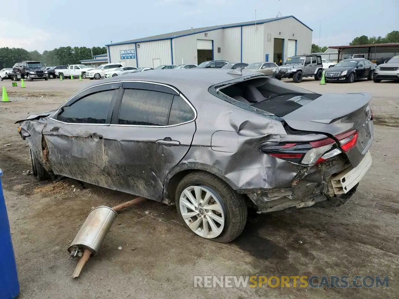 2 Photograph of a damaged car 4T1C11AK2NU688868 TOYOTA CAMRY 2022