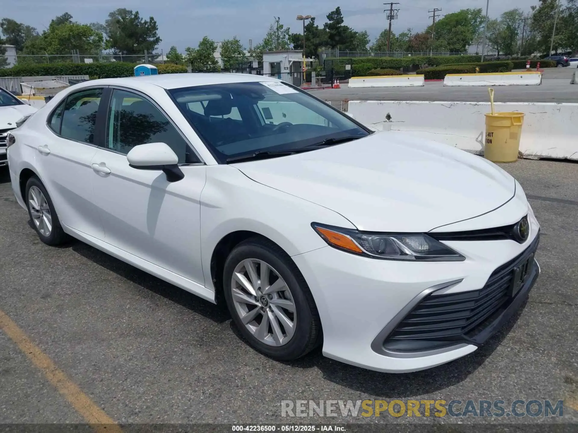 1 Photograph of a damaged car 4T1C11AK2NU689552 TOYOTA CAMRY 2022
