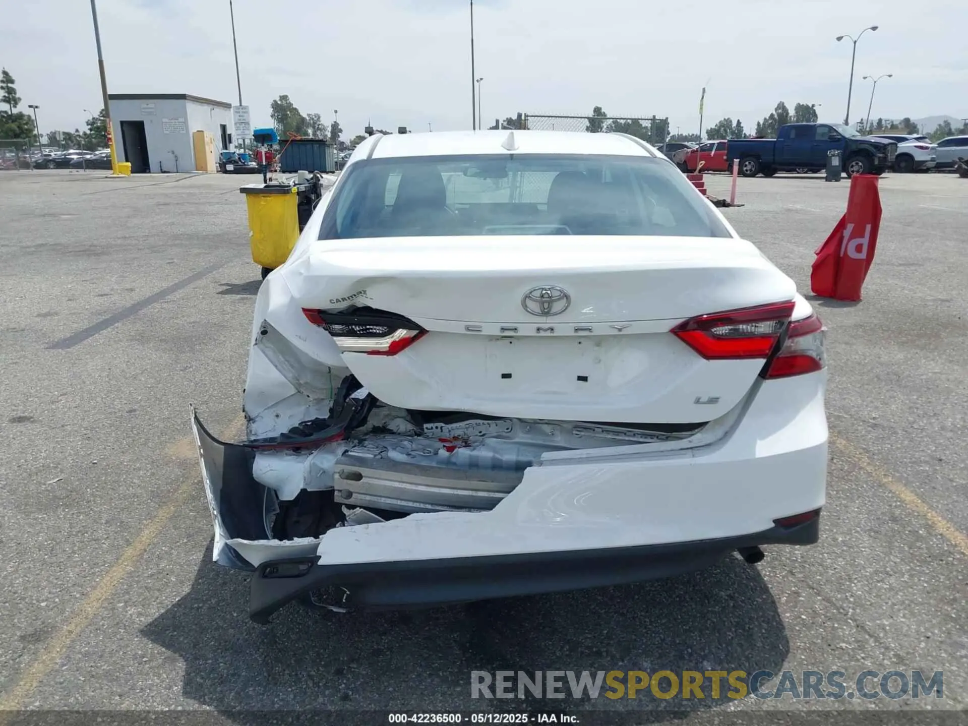 16 Photograph of a damaged car 4T1C11AK2NU689552 TOYOTA CAMRY 2022