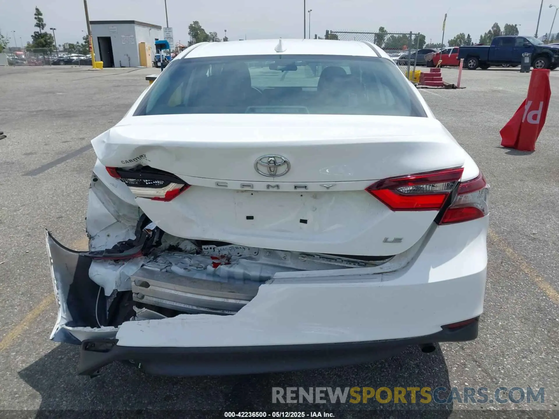 17 Photograph of a damaged car 4T1C11AK2NU689552 TOYOTA CAMRY 2022