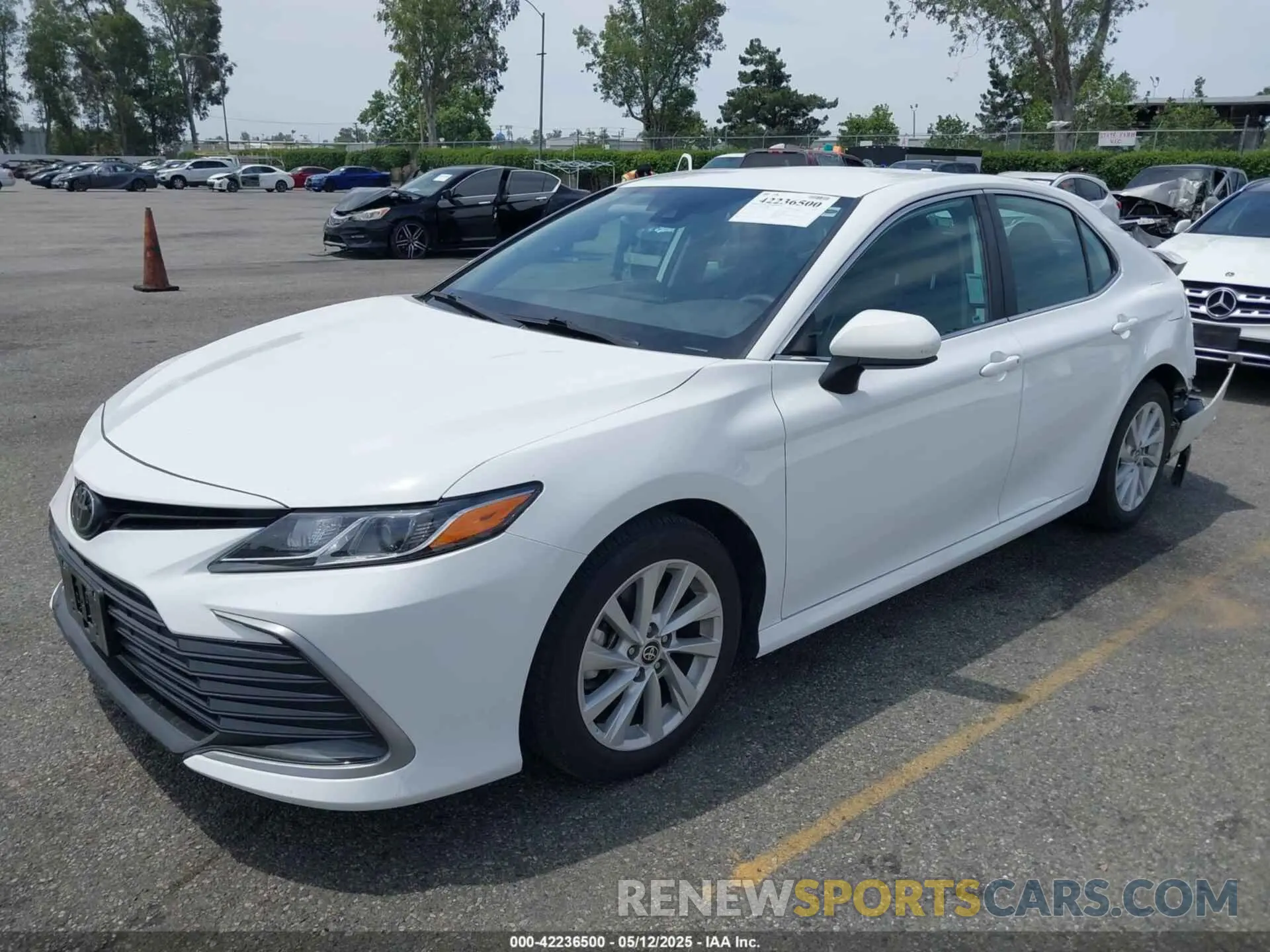 2 Photograph of a damaged car 4T1C11AK2NU689552 TOYOTA CAMRY 2022