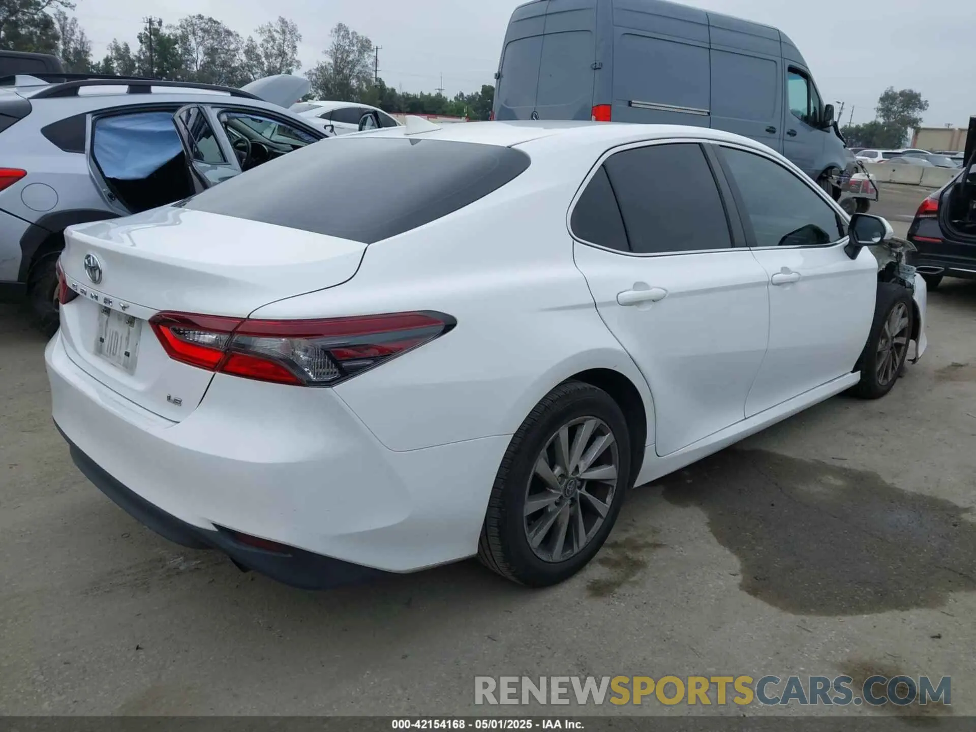 4 Photograph of a damaged car 4T1C11AK3NU625990 TOYOTA CAMRY 2022