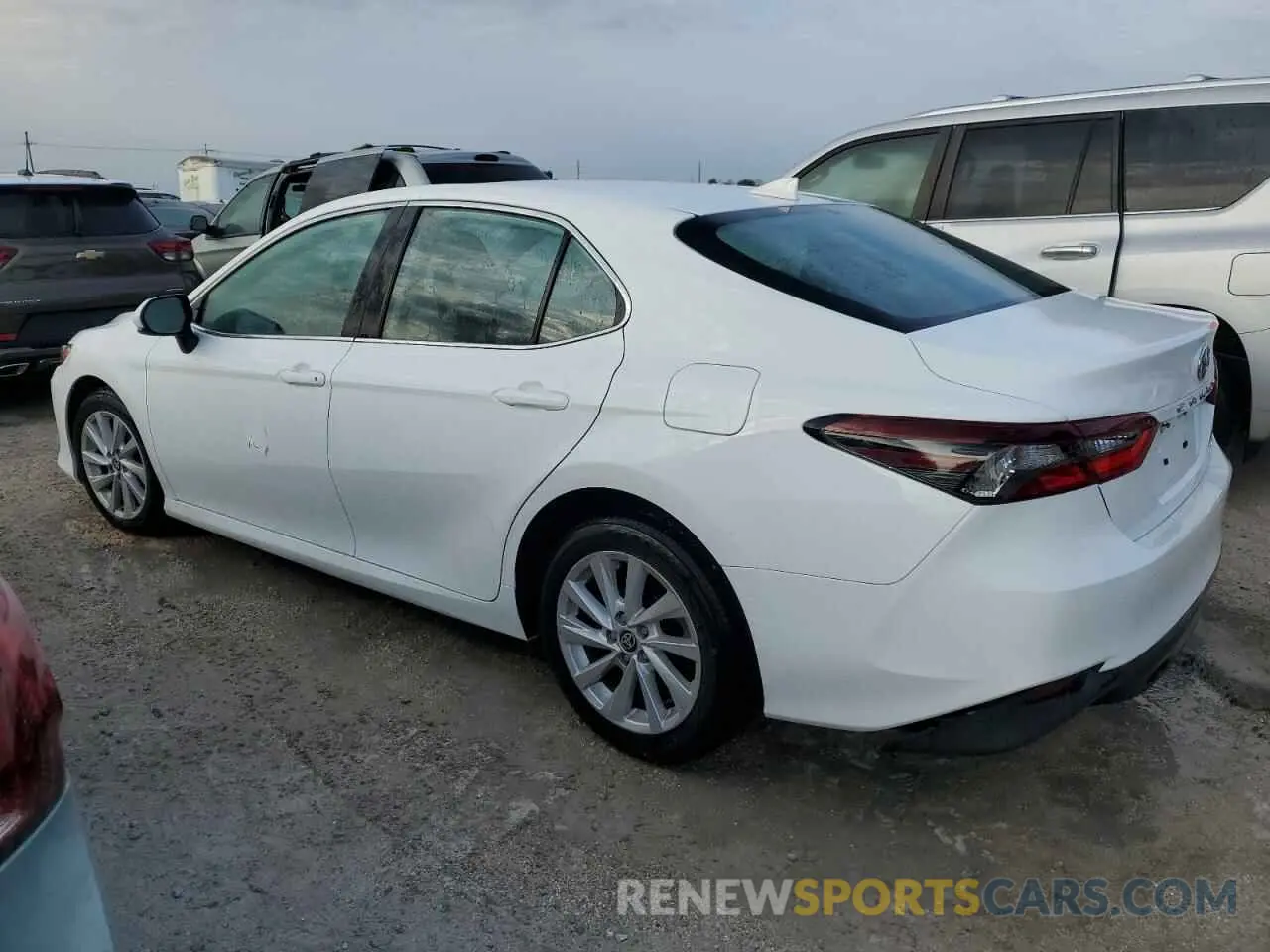 2 Photograph of a damaged car 4T1C11AK3NU709064 TOYOTA CAMRY 2022