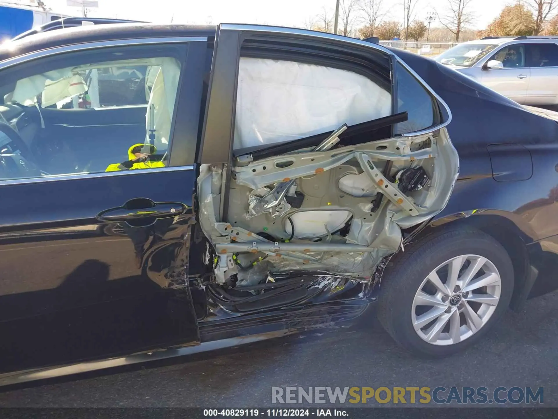 6 Photograph of a damaged car 4T1C11AK4NU052047 TOYOTA CAMRY 2022