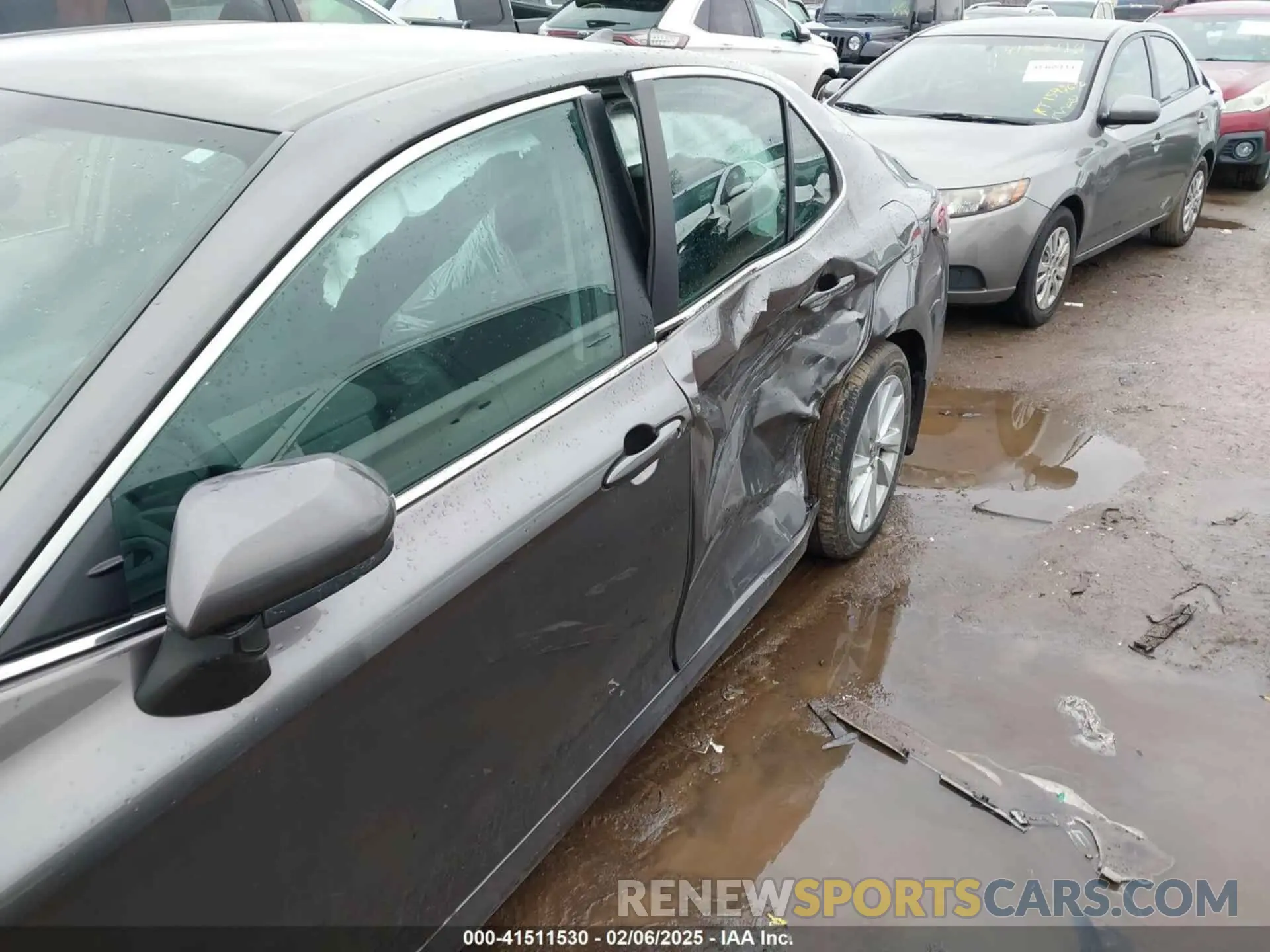 18 Photograph of a damaged car 4T1C11AK4NU052114 TOYOTA CAMRY 2022