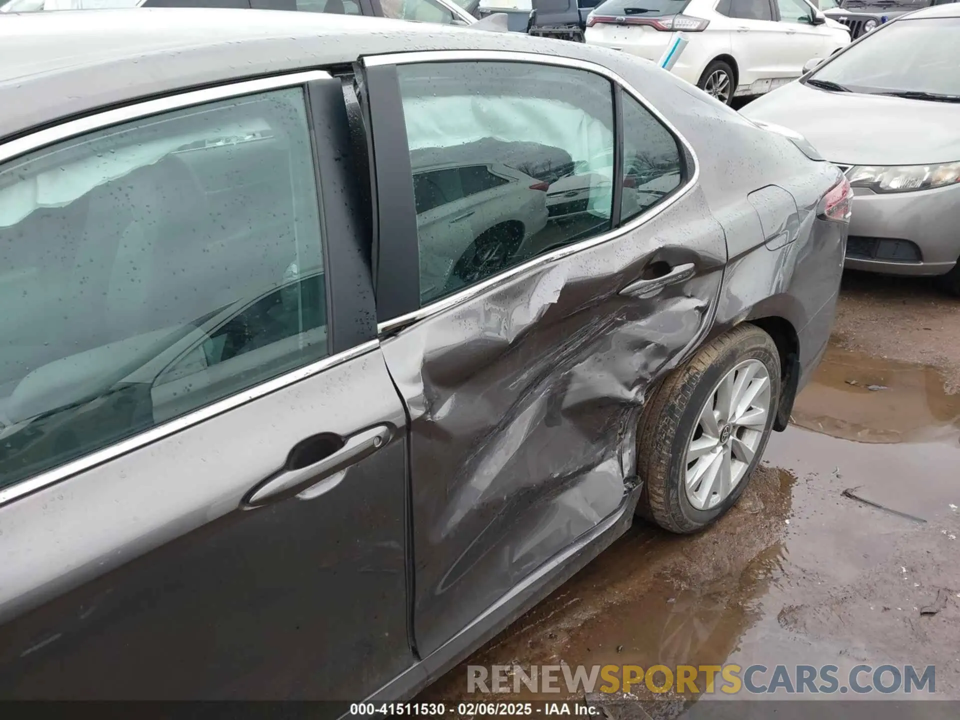 19 Photograph of a damaged car 4T1C11AK4NU052114 TOYOTA CAMRY 2022