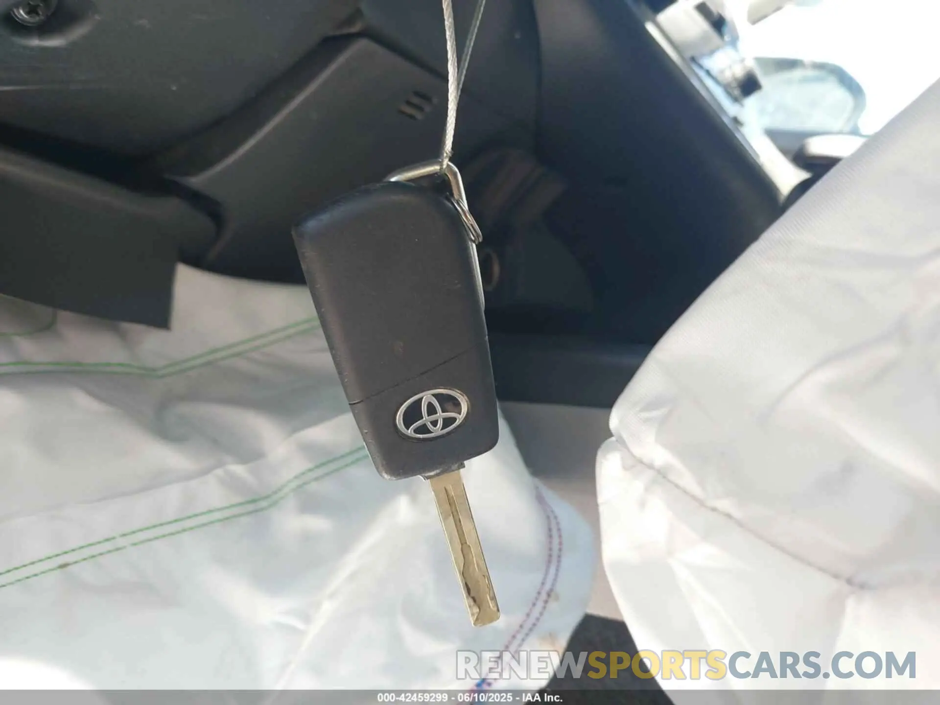 11 Photograph of a damaged car 4T1C11AK4NU633161 TOYOTA CAMRY 2022