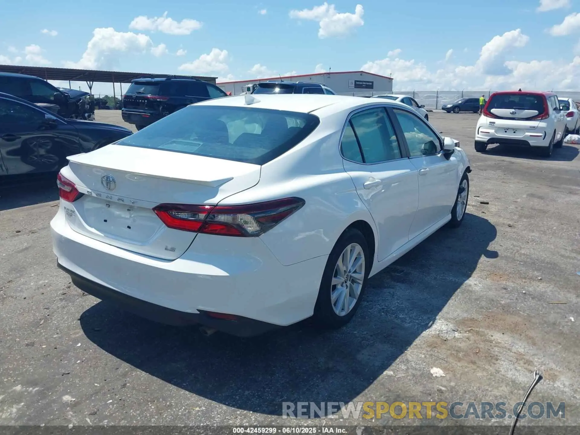 4 Photograph of a damaged car 4T1C11AK4NU633161 TOYOTA CAMRY 2022
