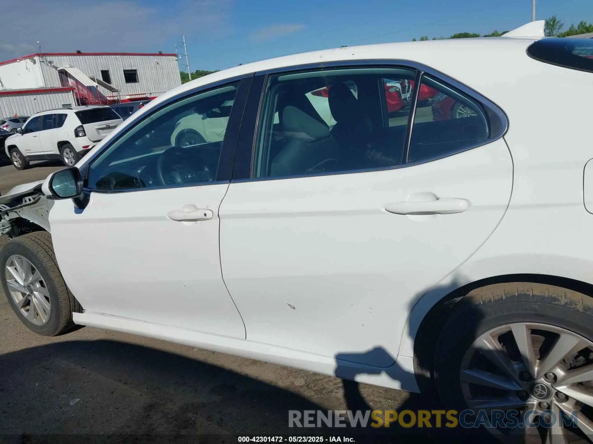 14 Photograph of a damaged car 4T1C11AK4NU646783 TOYOTA CAMRY 2022