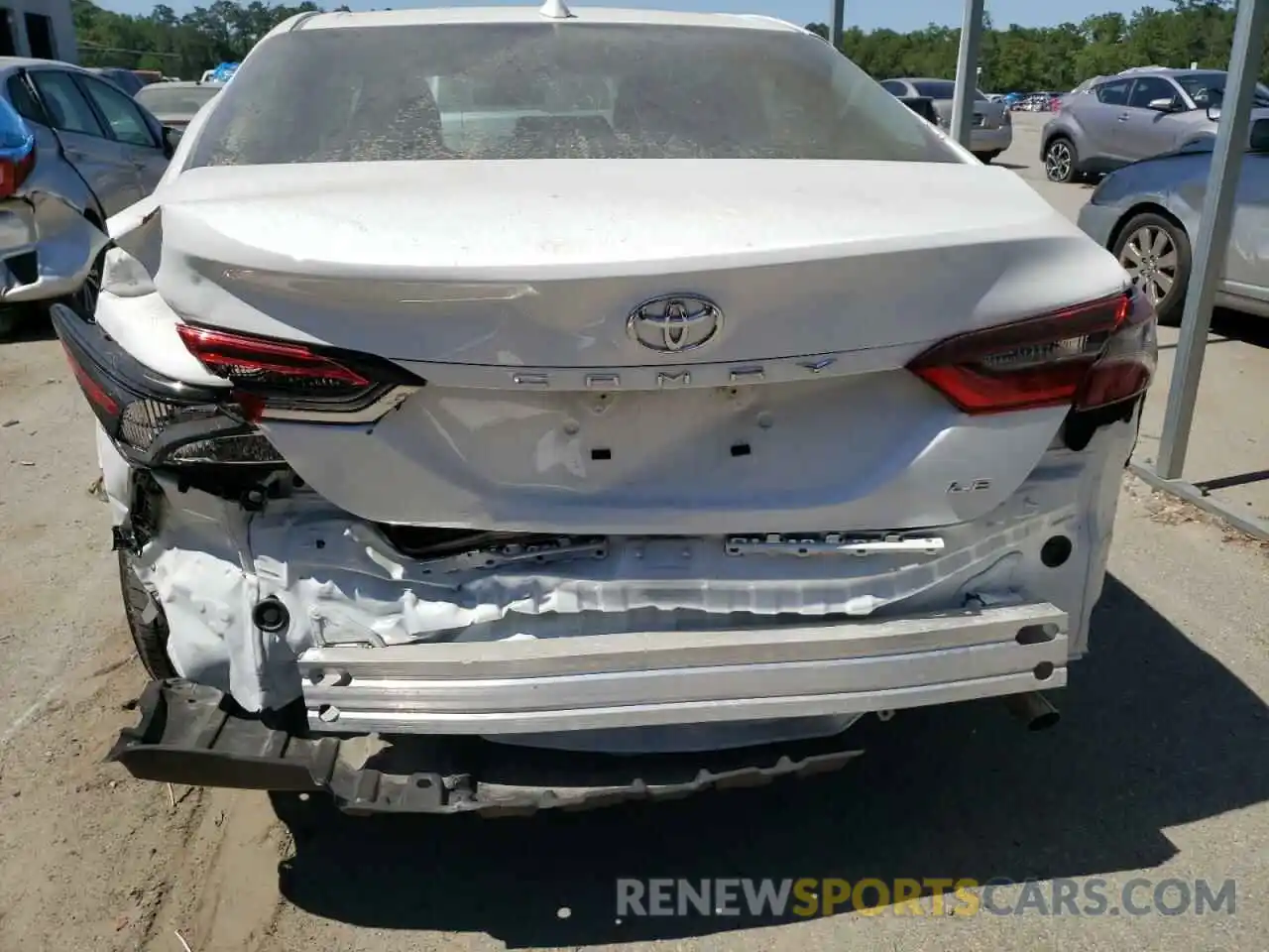 9 Photograph of a damaged car 4T1C11AK4NU663728 TOYOTA CAMRY 2022