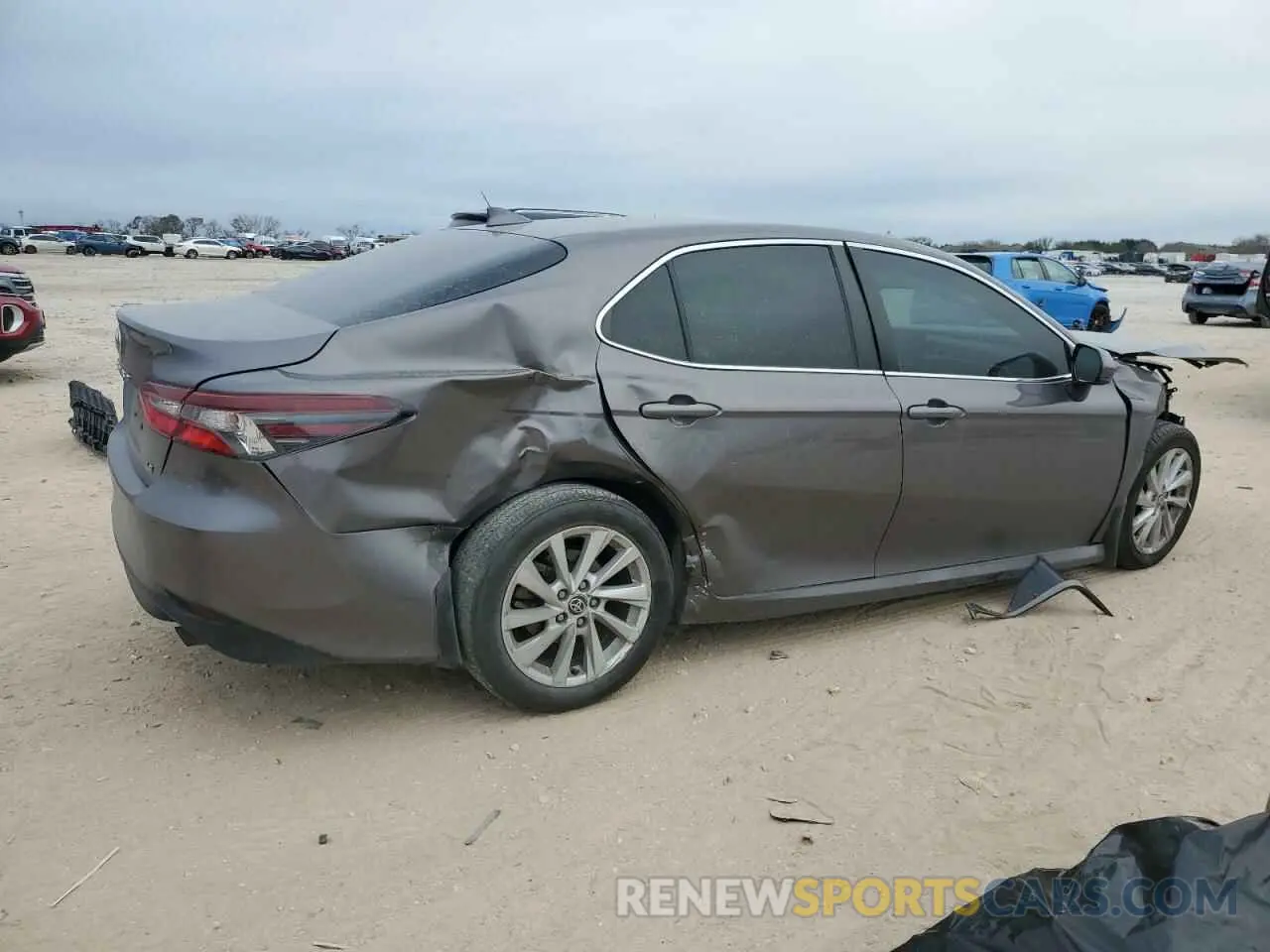 3 Photograph of a damaged car 4T1C11AK4NU687091 TOYOTA CAMRY 2022