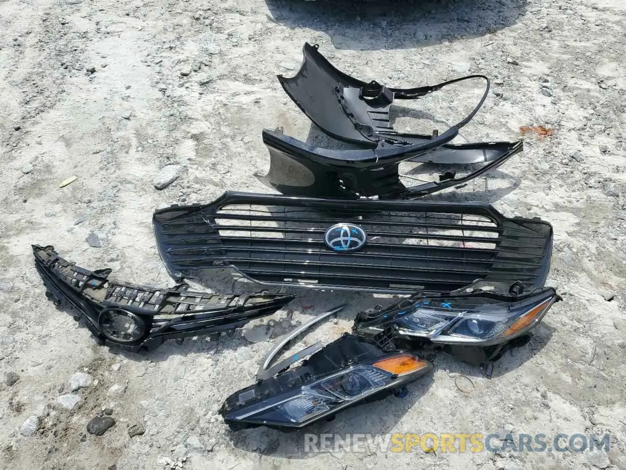 12 Photograph of a damaged car 4T1C11AK4NU713415 TOYOTA CAMRY 2022