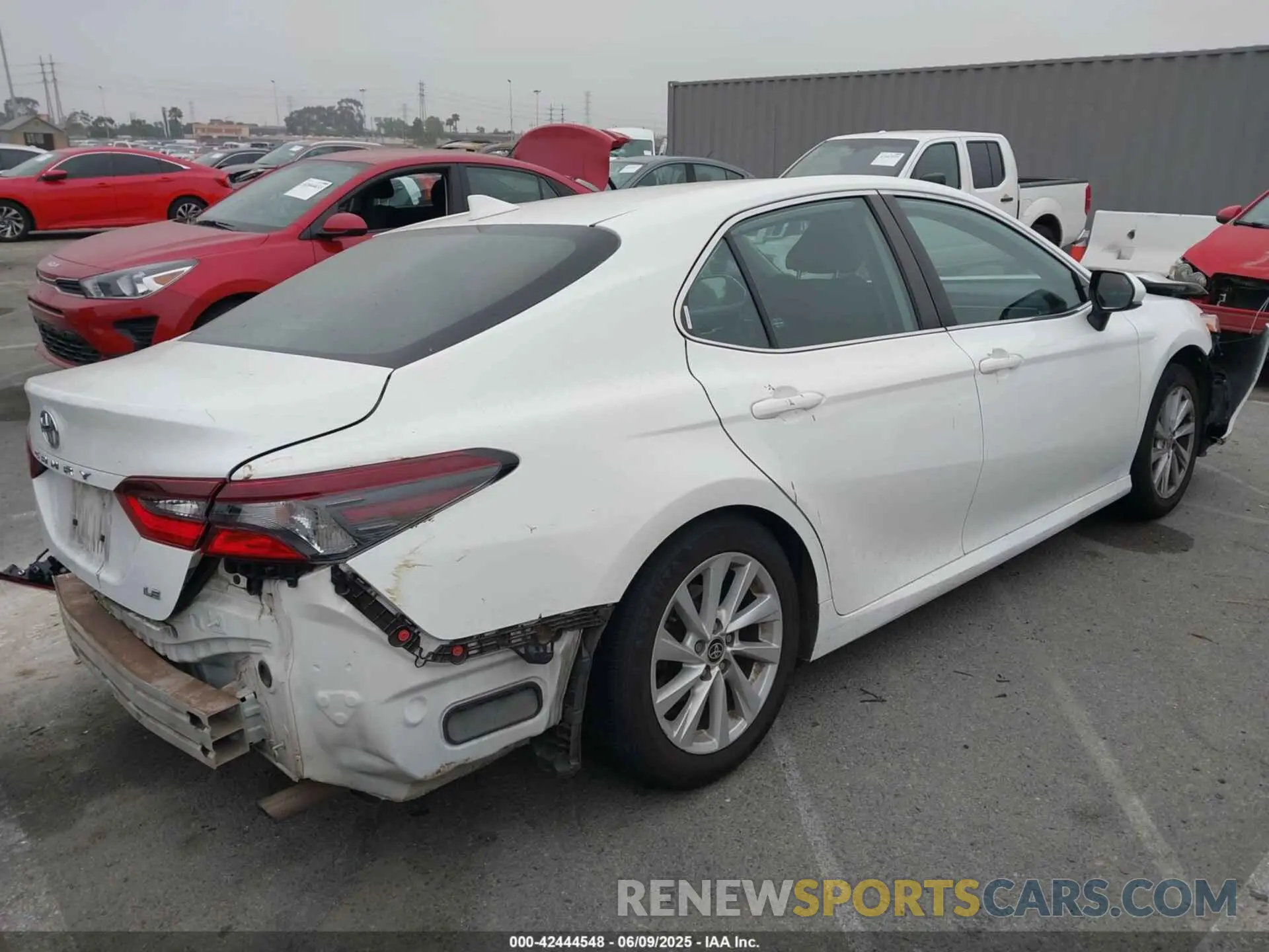4 Photograph of a damaged car 4T1C11AK5NU003049 TOYOTA CAMRY 2022