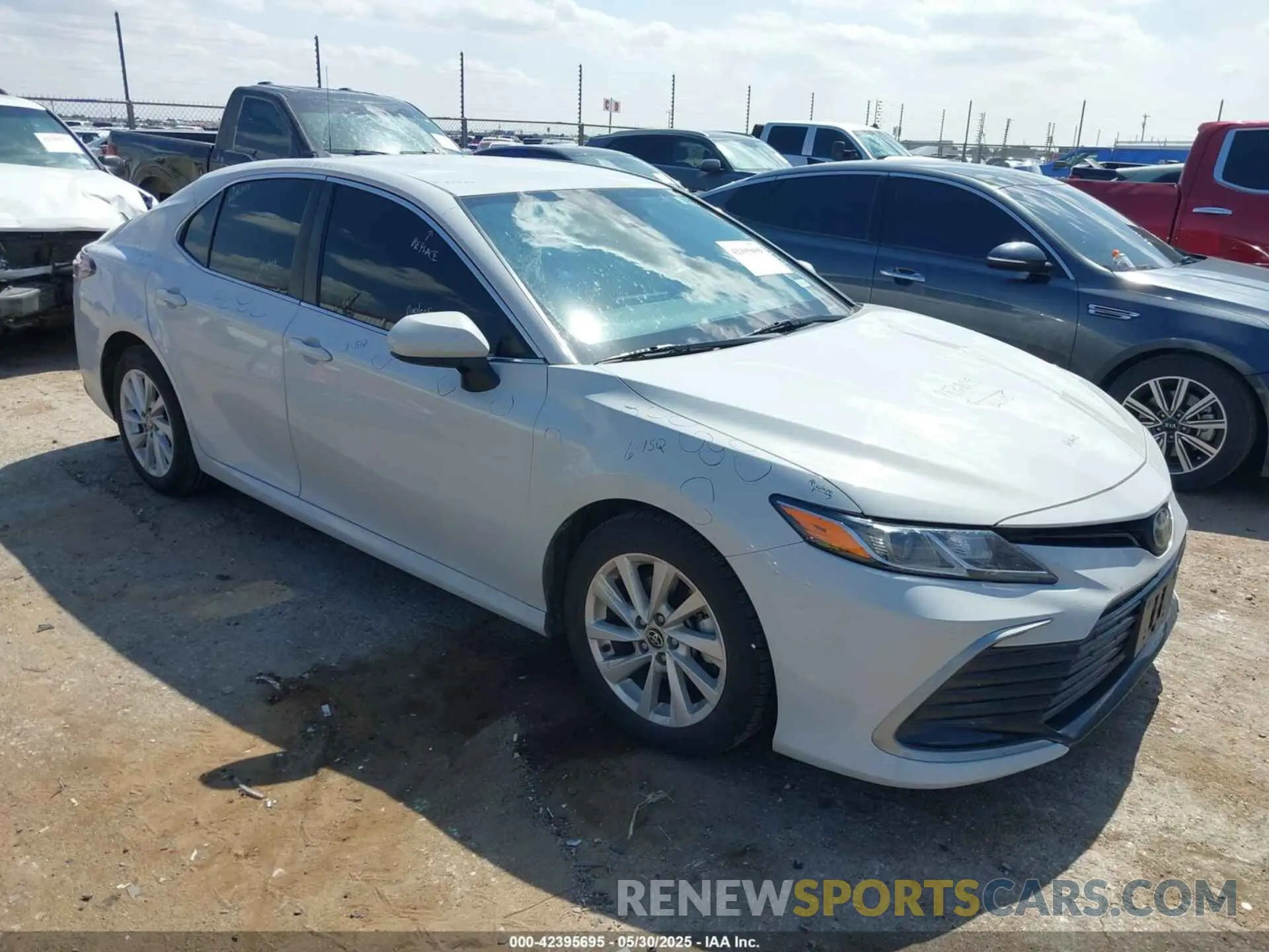 1 Photograph of a damaged car 4T1C11AK5NU013032 TOYOTA CAMRY 2022