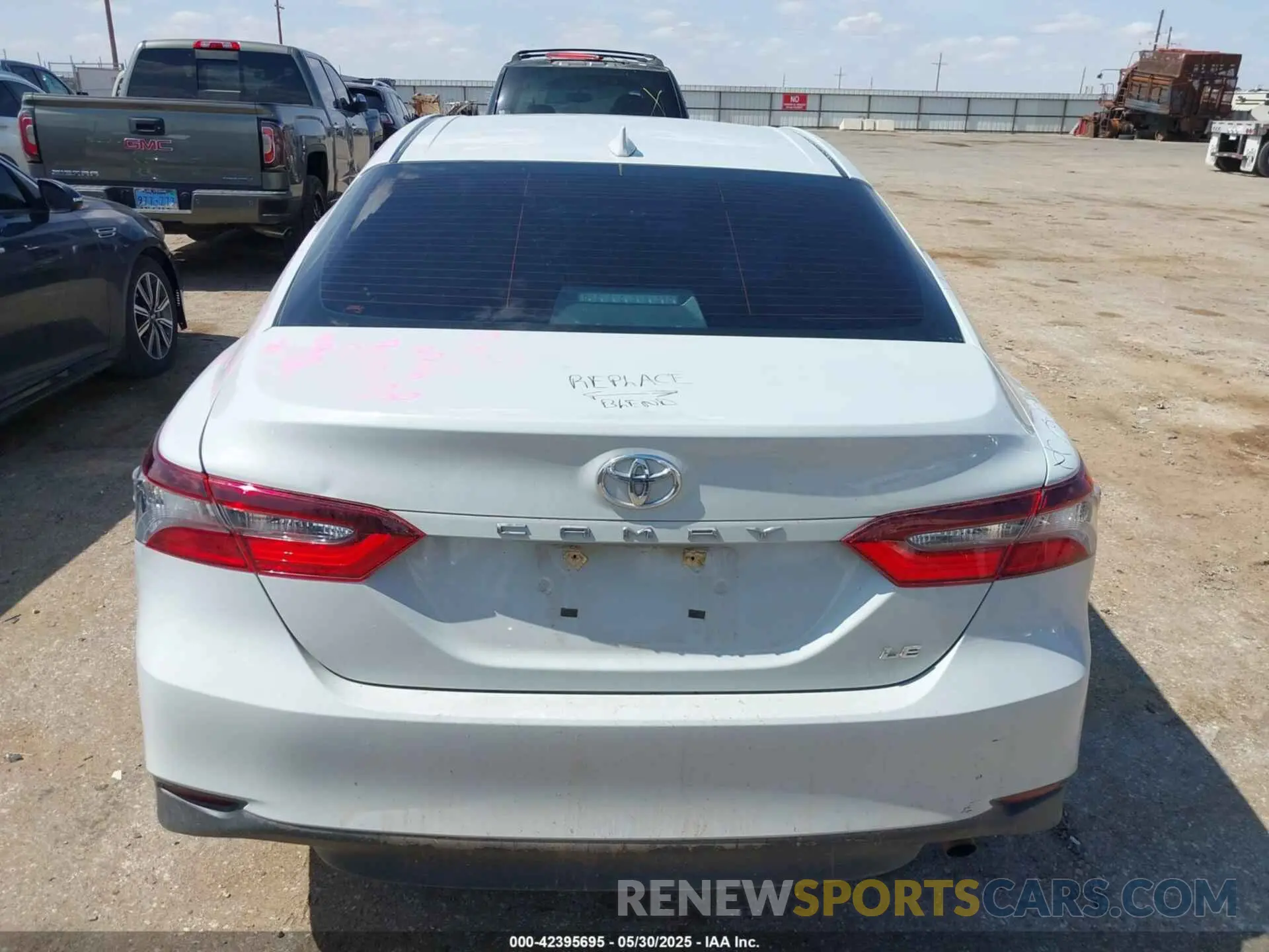 16 Photograph of a damaged car 4T1C11AK5NU013032 TOYOTA CAMRY 2022