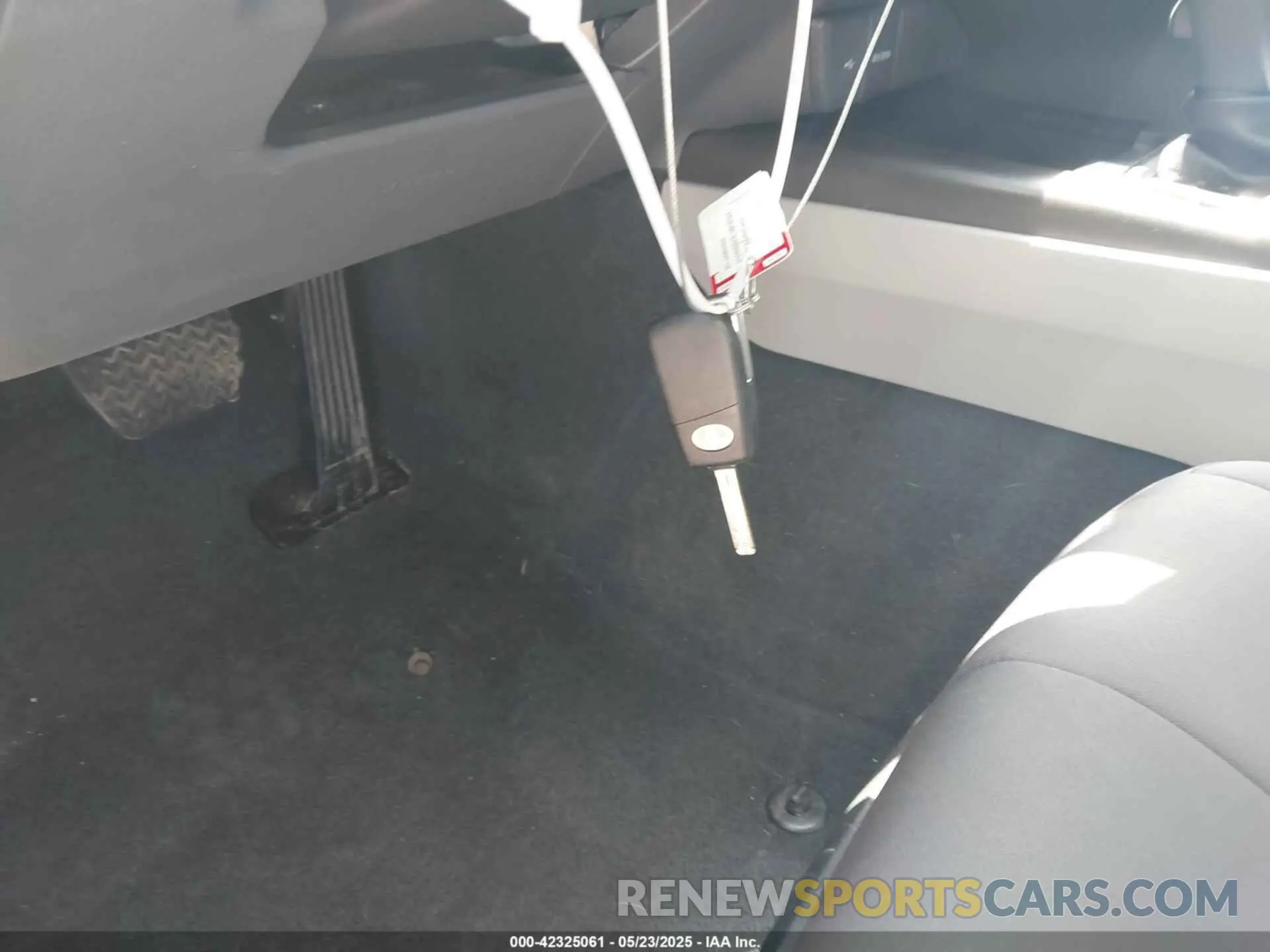 11 Photograph of a damaged car 4T1C11AK5NU055863 TOYOTA CAMRY 2022