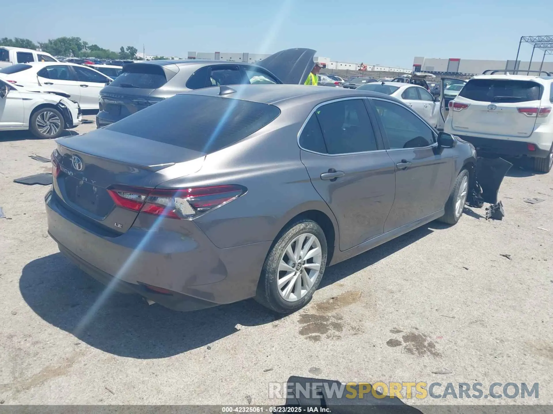4 Photograph of a damaged car 4T1C11AK5NU055863 TOYOTA CAMRY 2022