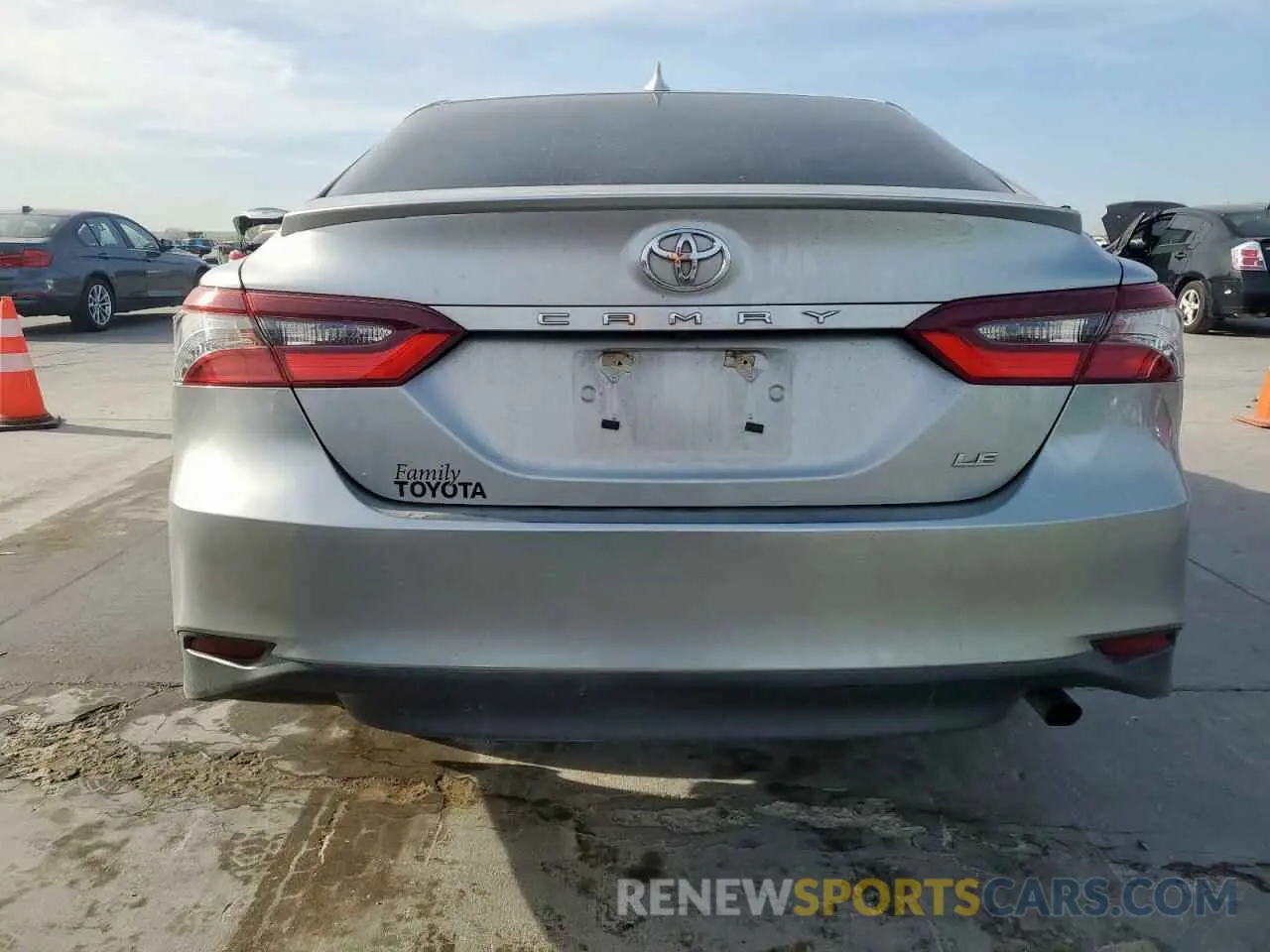 6 Photograph of a damaged car 4T1C11AK5NU627031 TOYOTA CAMRY 2022
