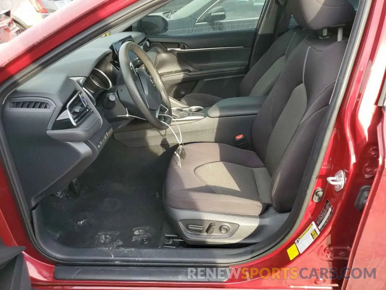 7 Photograph of a damaged car 4T1C11AK5NU646095 TOYOTA CAMRY 2022