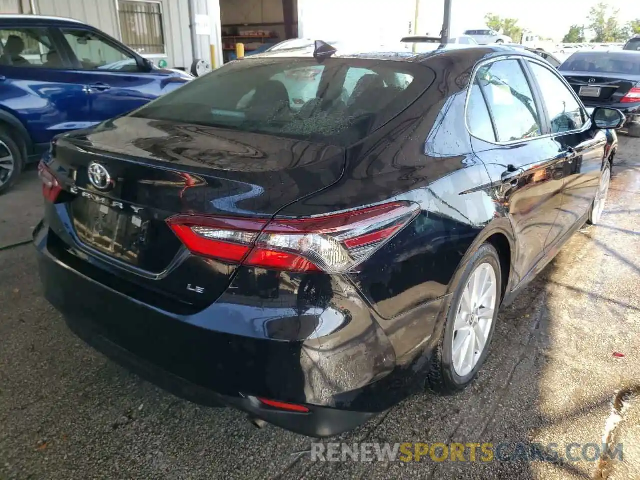 4 Photograph of a damaged car 4T1C11AK5NU651118 TOYOTA CAMRY 2022