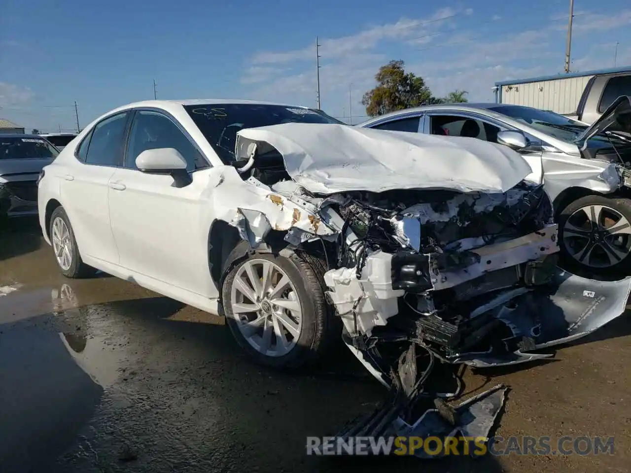 1 Photograph of a damaged car 4T1C11AK5NU665519 TOYOTA CAMRY 2022