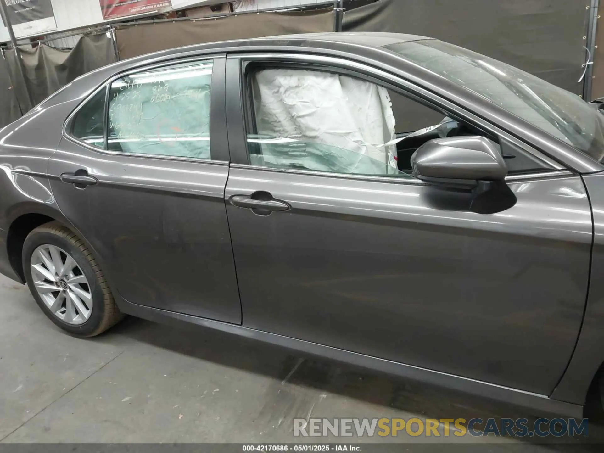 13 Photograph of a damaged car 4T1C11AK5NU692820 TOYOTA CAMRY 2022