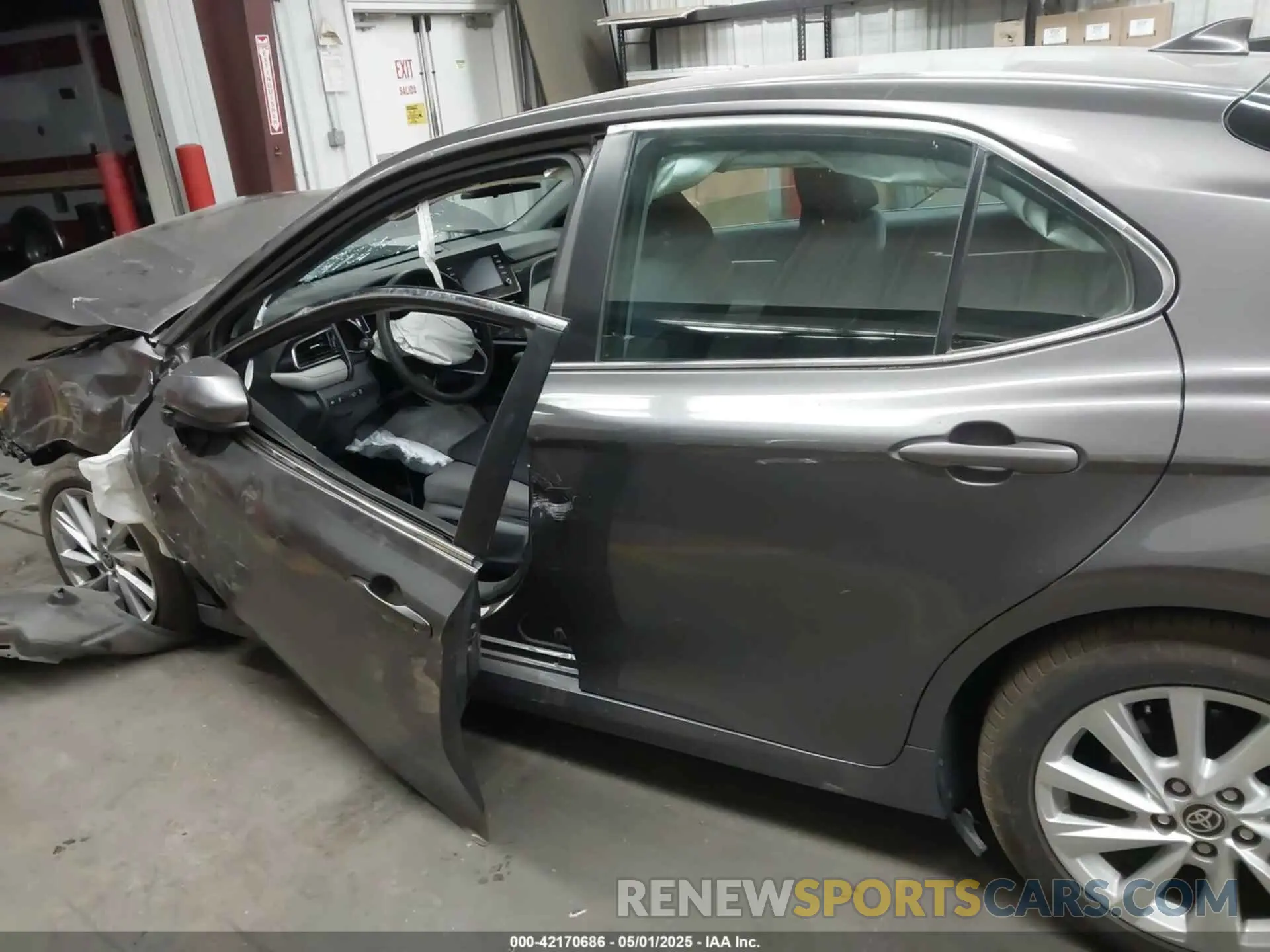 14 Photograph of a damaged car 4T1C11AK5NU692820 TOYOTA CAMRY 2022