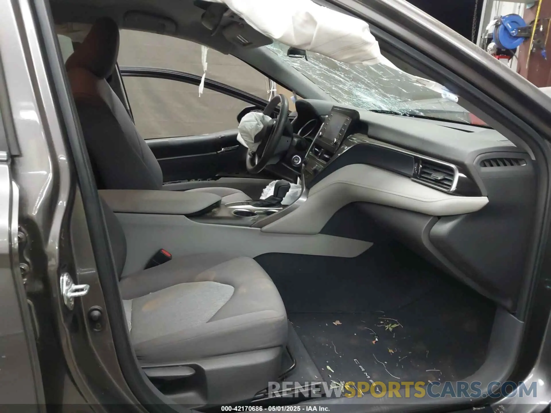 5 Photograph of a damaged car 4T1C11AK5NU692820 TOYOTA CAMRY 2022