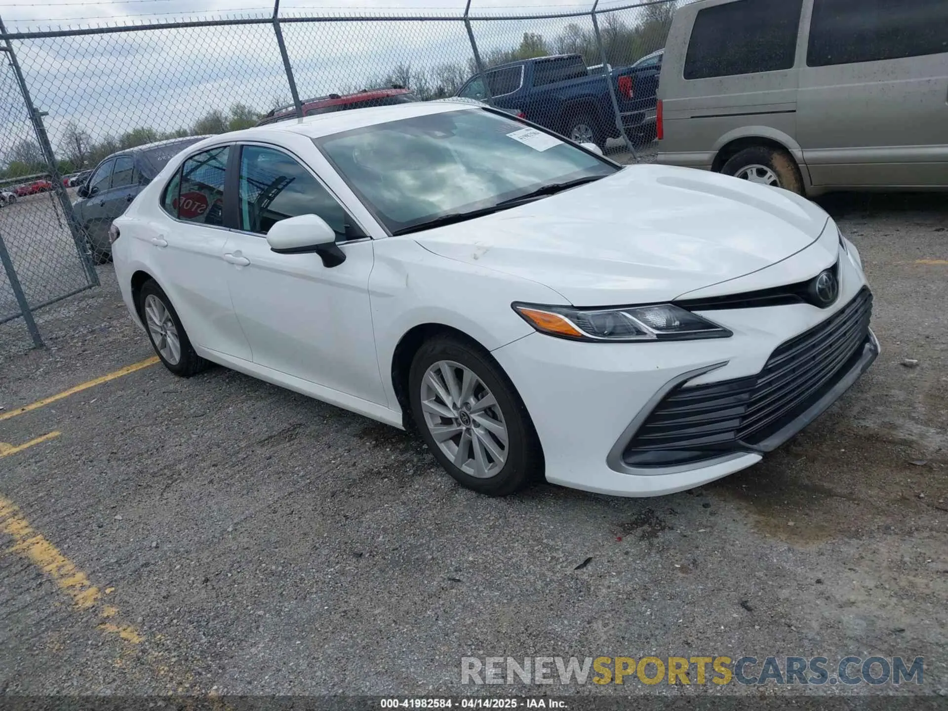 1 Photograph of a damaged car 4T1C11AK6NU638989 TOYOTA CAMRY 2022