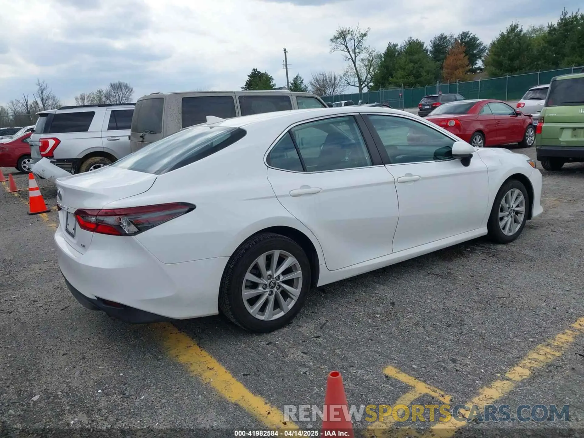 4 Photograph of a damaged car 4T1C11AK6NU638989 TOYOTA CAMRY 2022