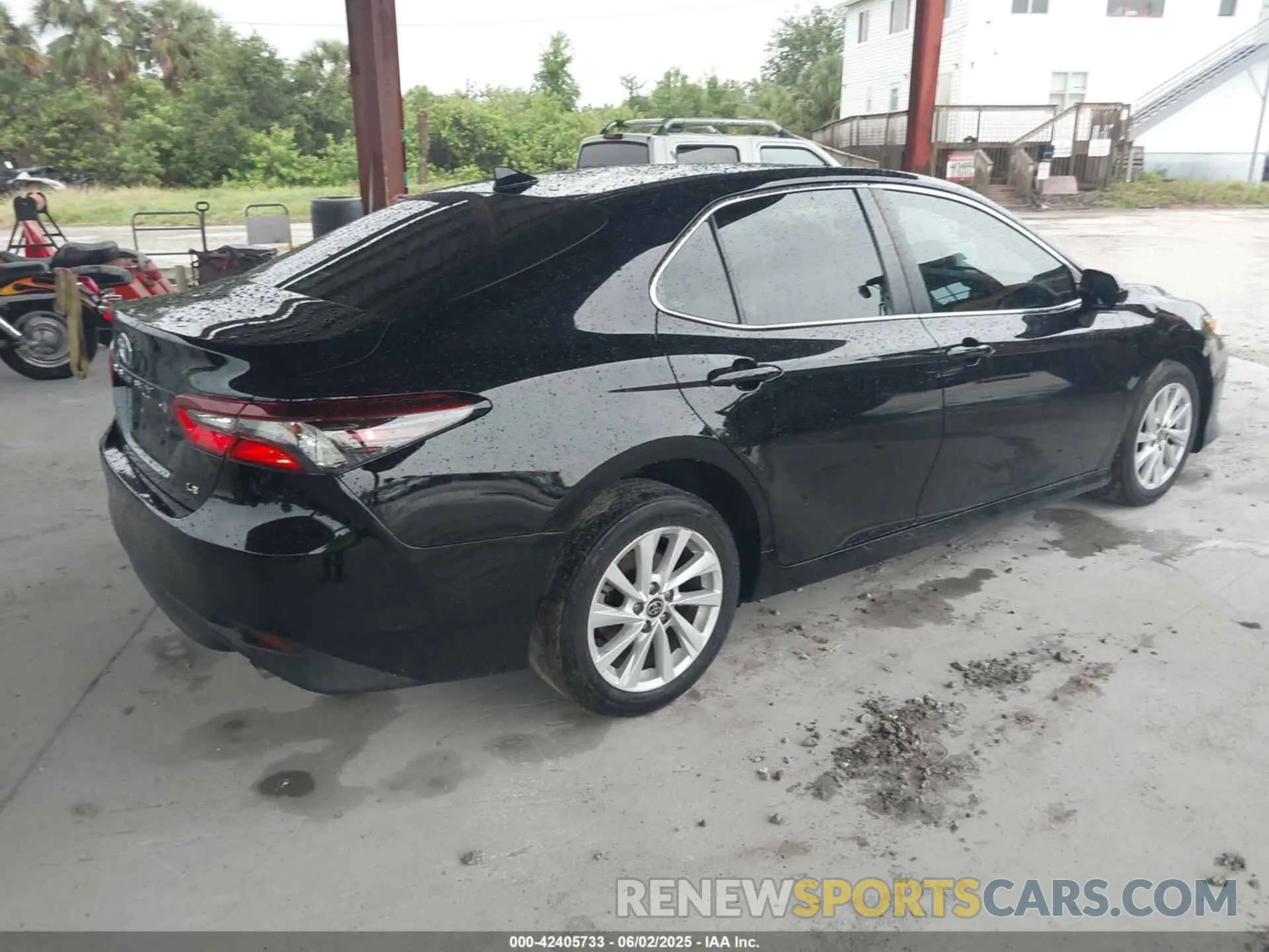 4 Photograph of a damaged car 4T1C11AK6NU654805 TOYOTA CAMRY 2022