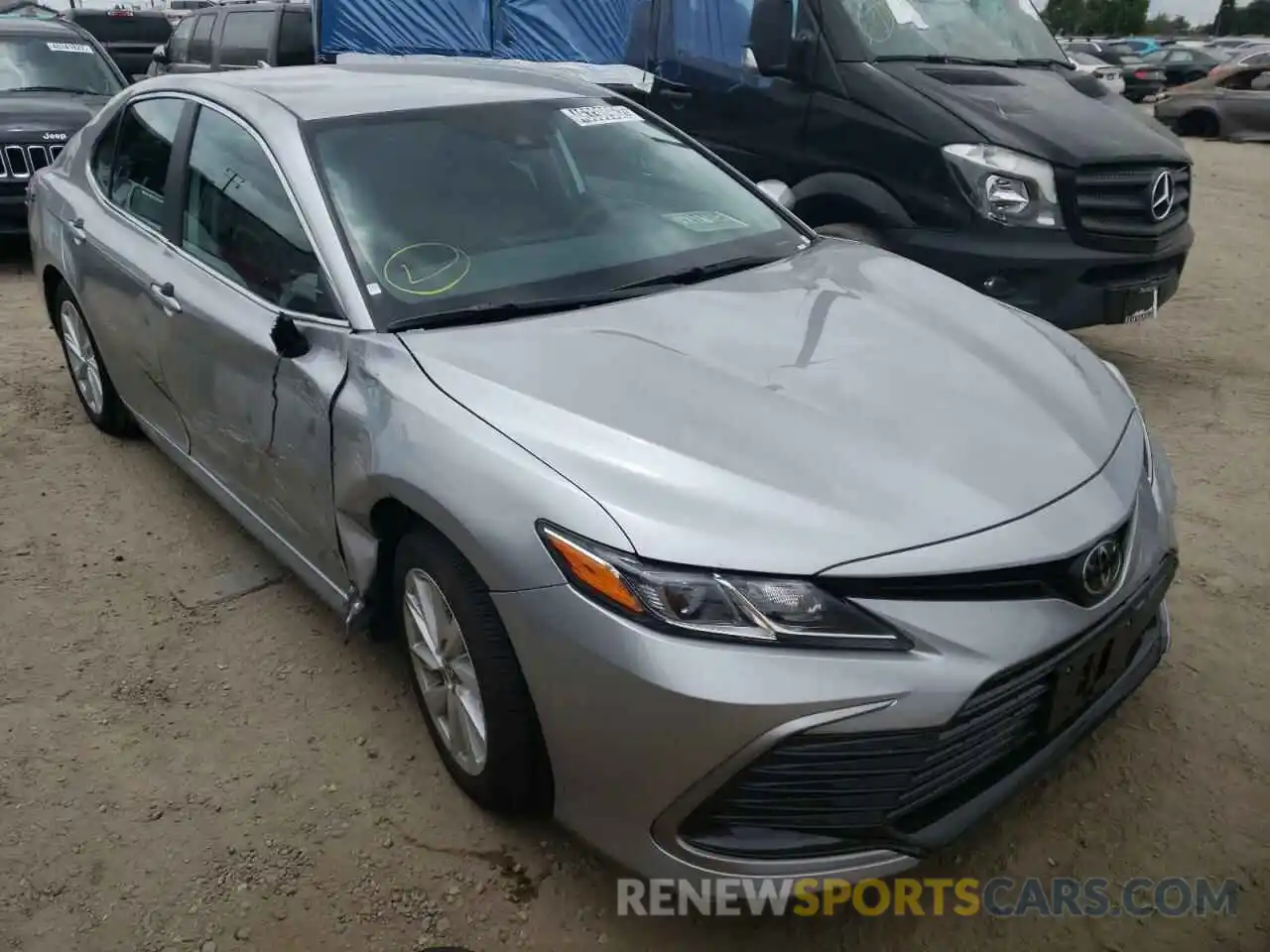 1 Photograph of a damaged car 4T1C11AK6NU672673 TOYOTA CAMRY 2022