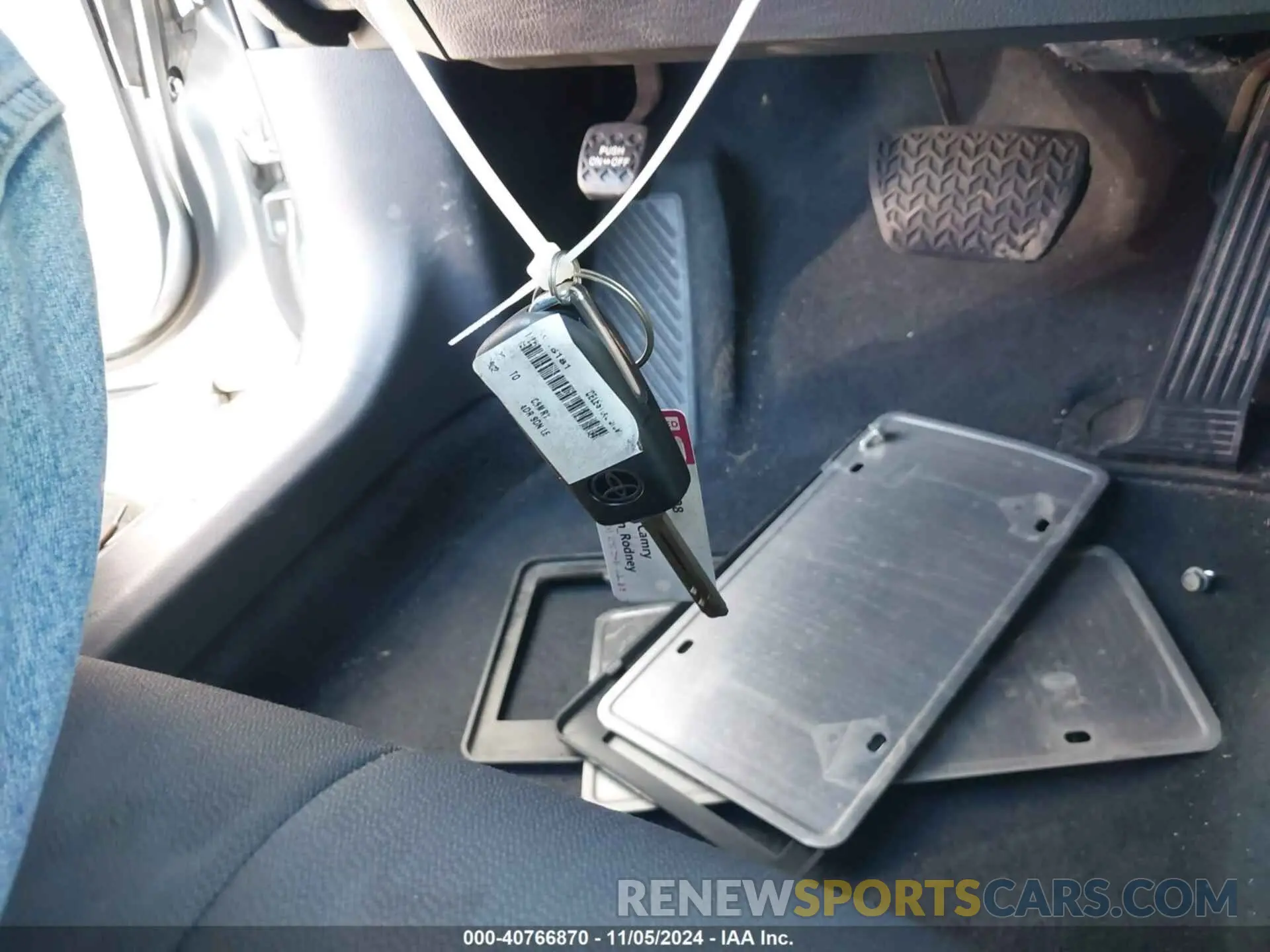 11 Photograph of a damaged car 4T1C11AK6NU696181 TOYOTA CAMRY 2022