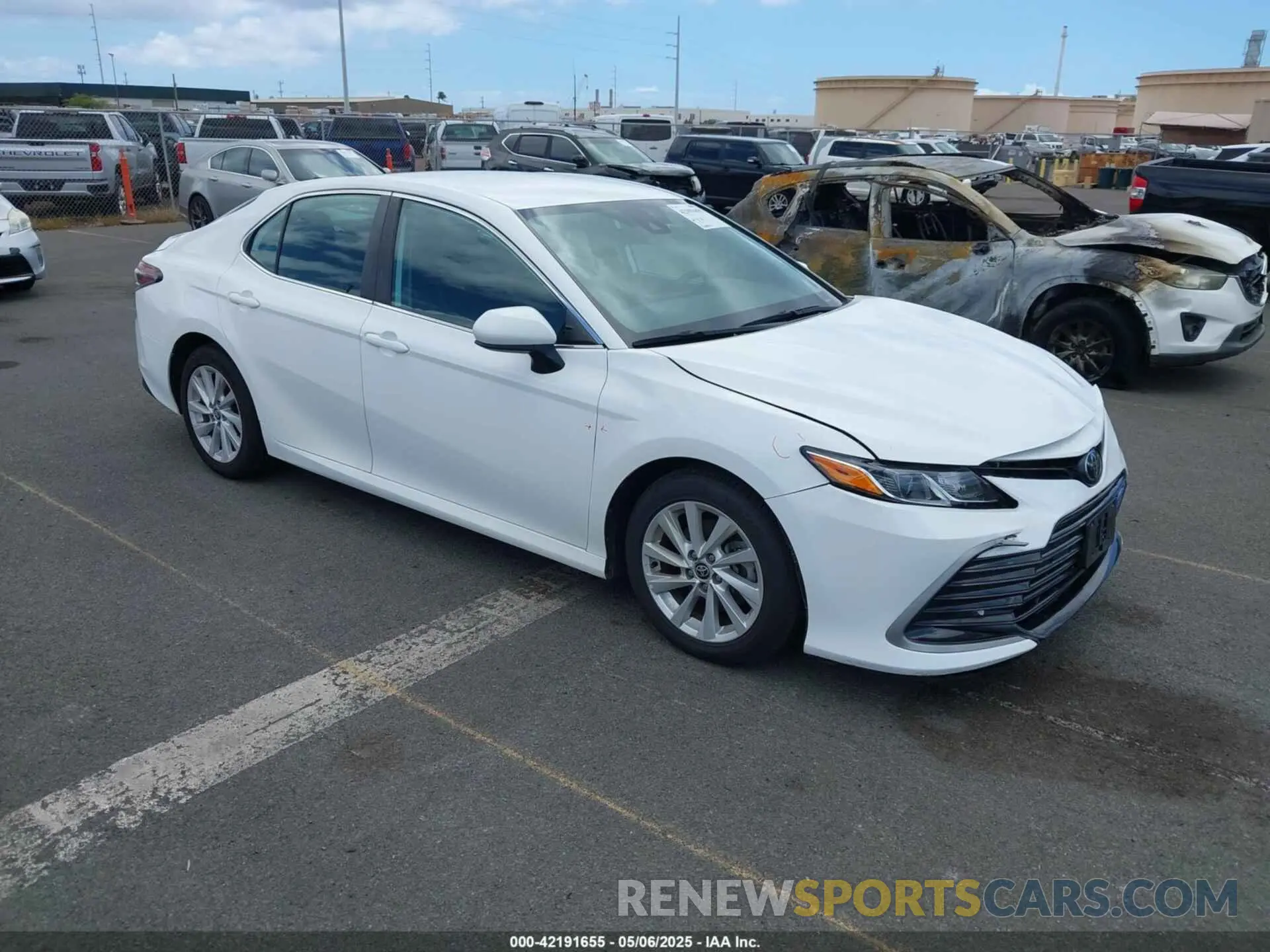 1 Photograph of a damaged car 4T1C11AK7NU637057 TOYOTA CAMRY 2022