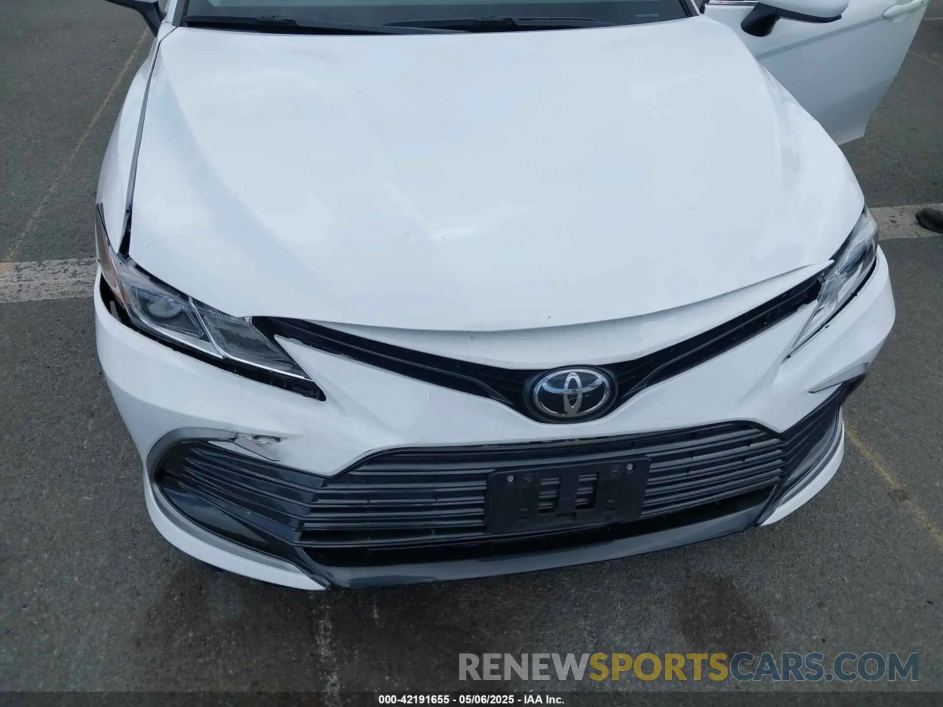 6 Photograph of a damaged car 4T1C11AK7NU637057 TOYOTA CAMRY 2022
